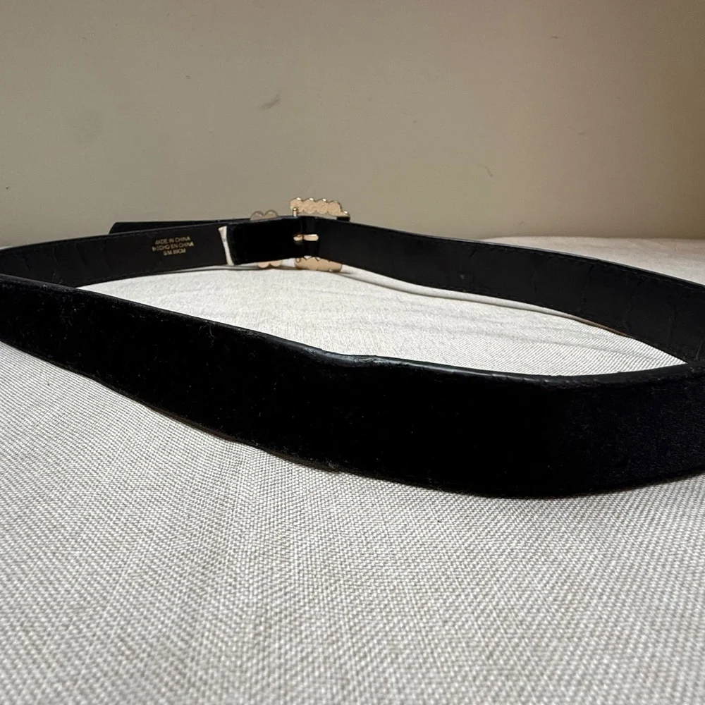 Black Velvet Belt With Faux Pearl Buckle S/M